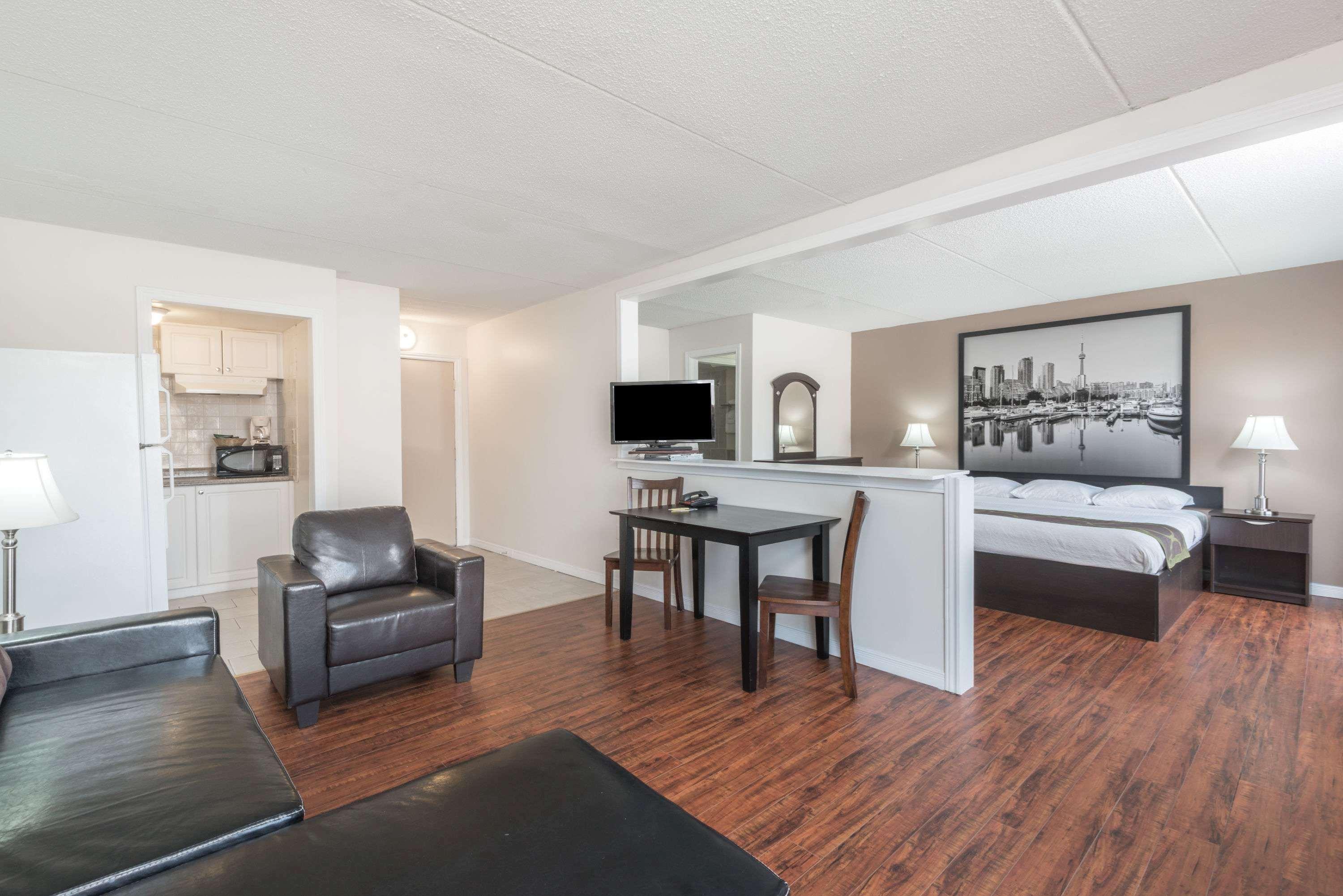 Super 8 By Wyndham Calgary/Airport Hotel Екстериор снимка